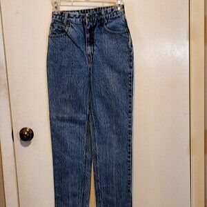 Banana Repultic Womans Sz 2 Reg Jeans.  Med Wash  Straight Leg 5 Pockets 39L